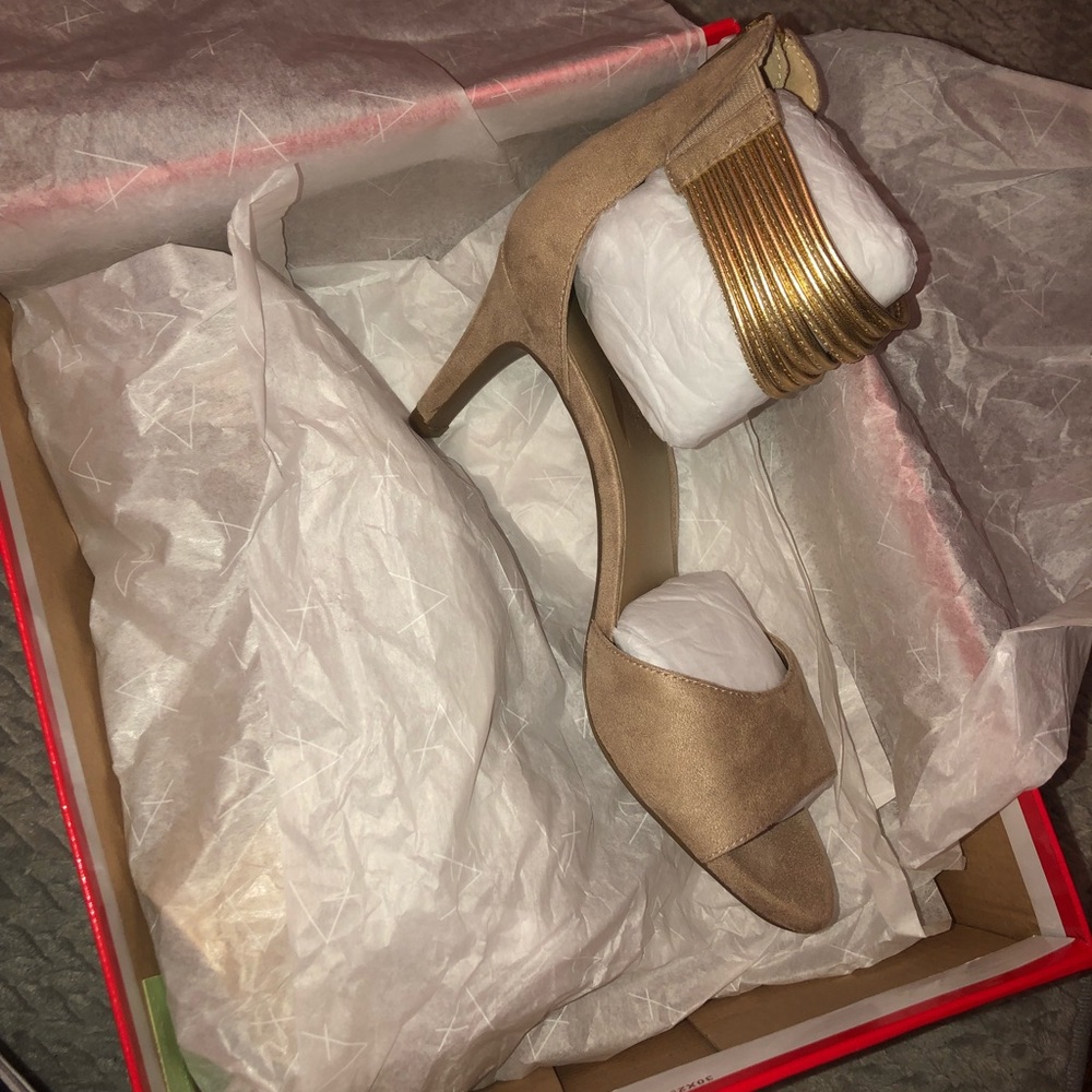 High heels shoes